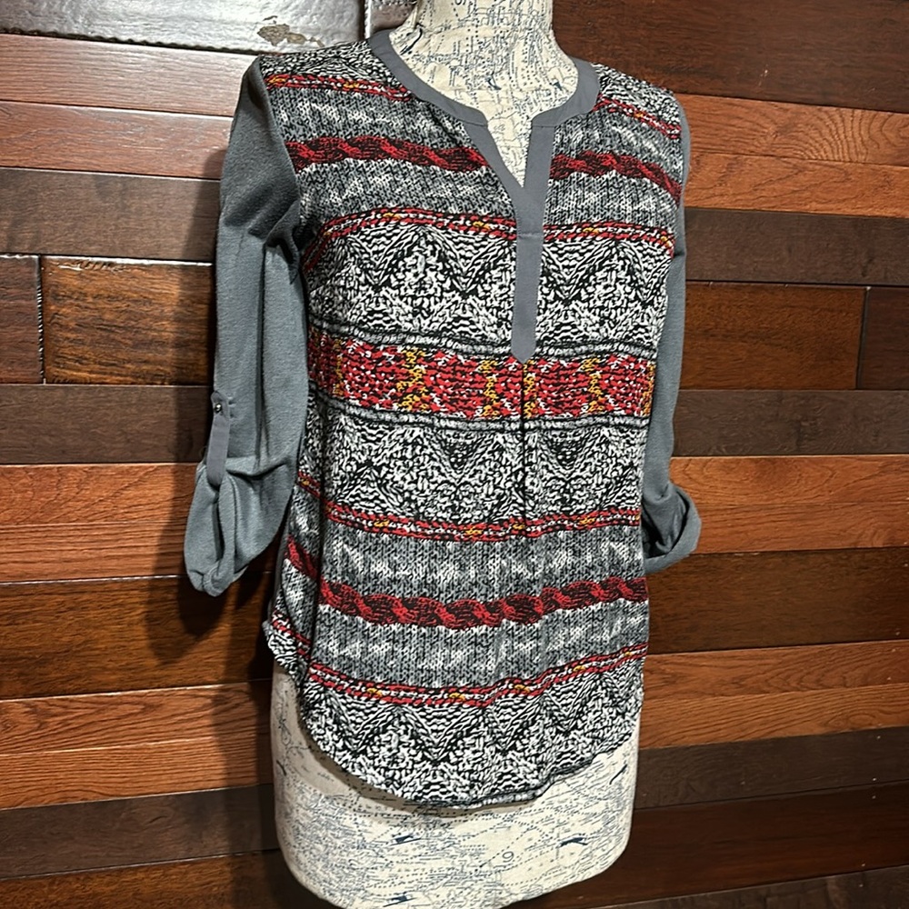 Black Rainn Scoop Neck 3/4 Sleeve Gray and Red Blouse - Picture 2 of 10